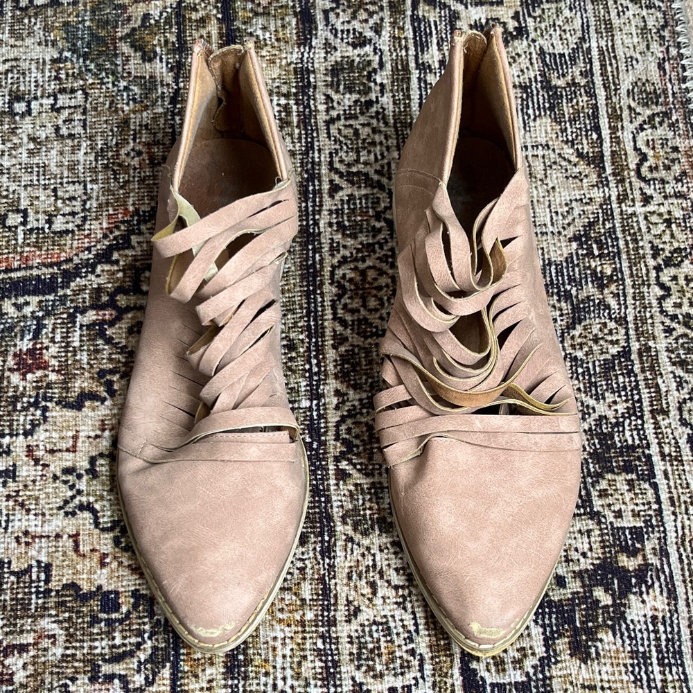 Mi.iM Women's Tan Flats with Cutout Design